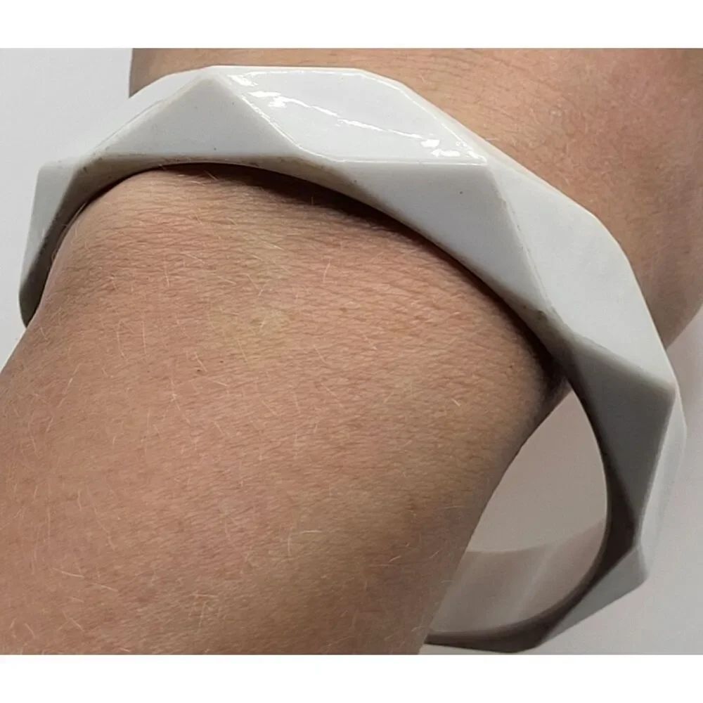 Vintage 60s Faceted White Acrylic Resin Bangle Bracelet  2.78in diameter